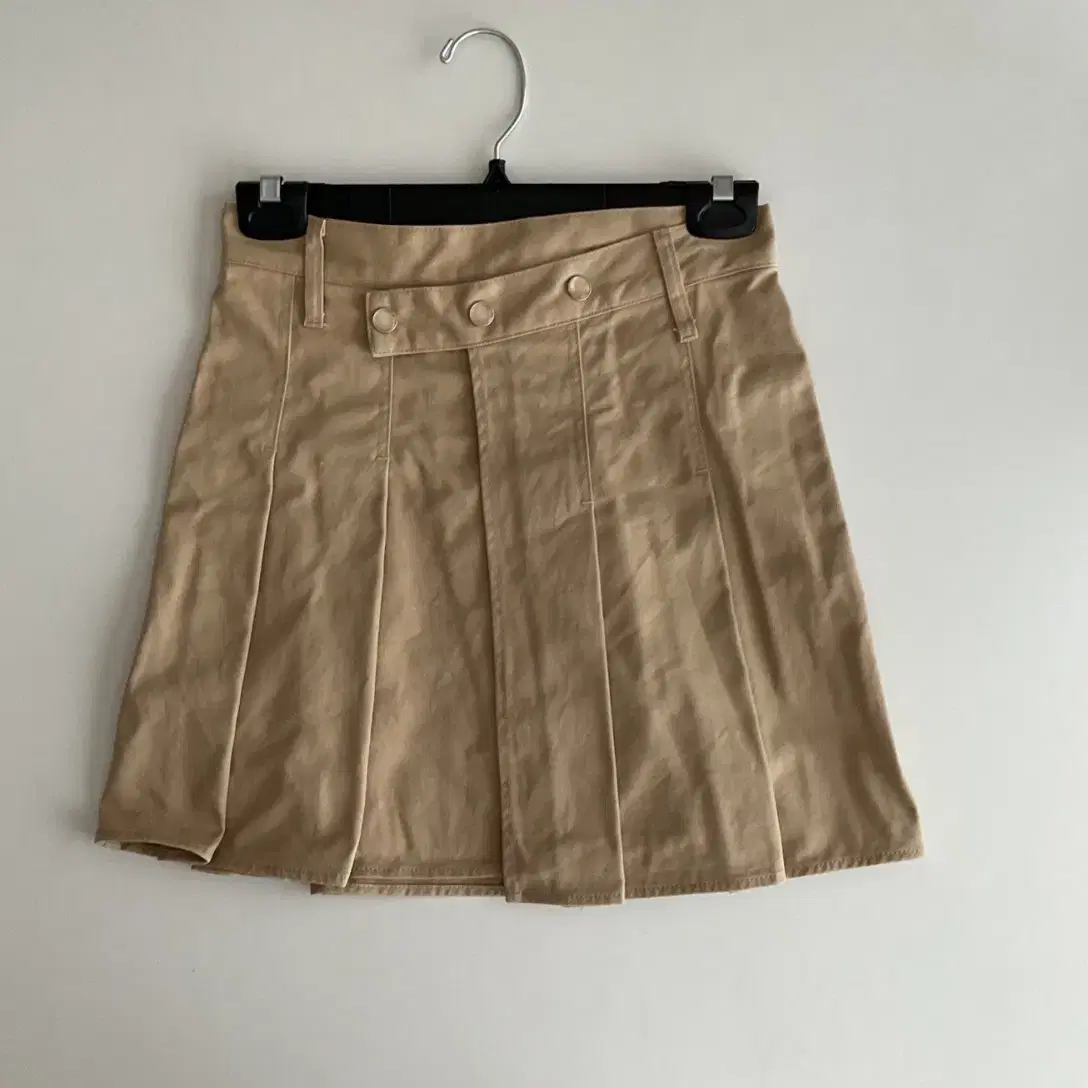 급처) 4.일구구일 snap pleats wrap skirt(beige)