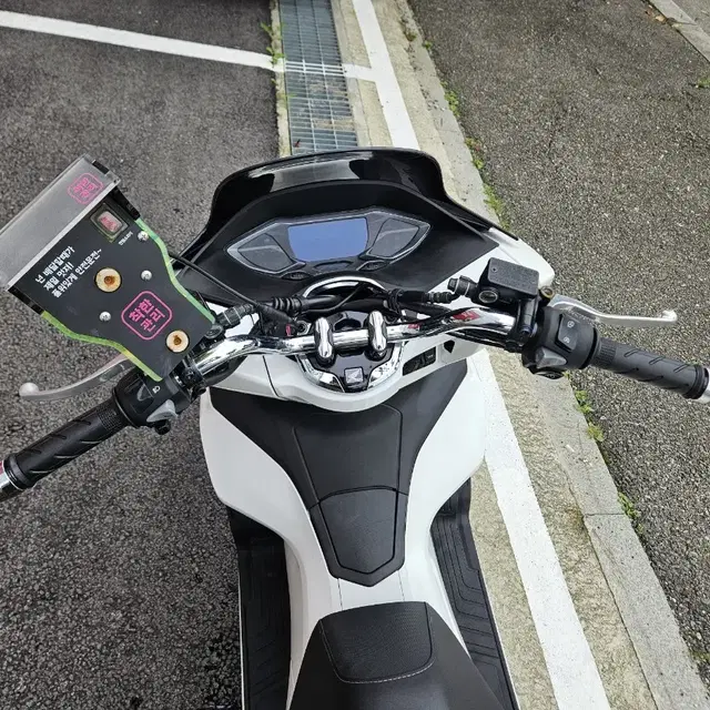 22년식 PCX125 신차같은 차량 판매합니다.