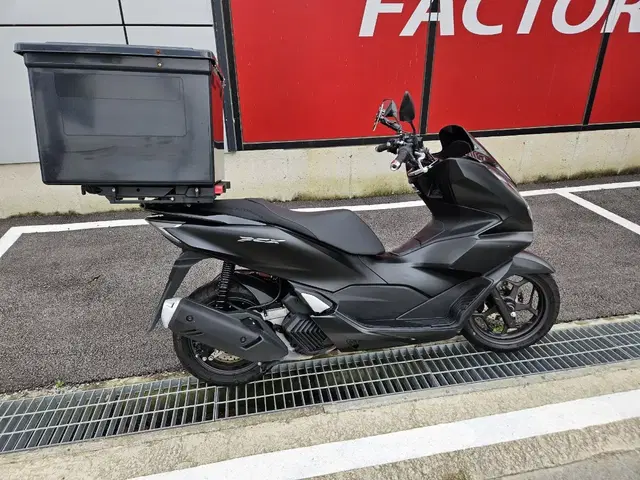 23년식 PCX125 신차같은 차량 판매합니다.