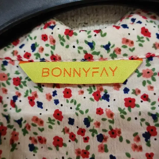 BONNYFAY 벌룬소매 잔꽃가라 블라우스(55-66)