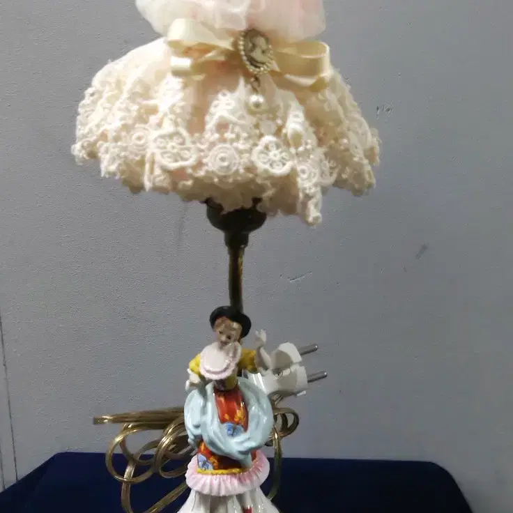 Italy capodimonte metal lamp