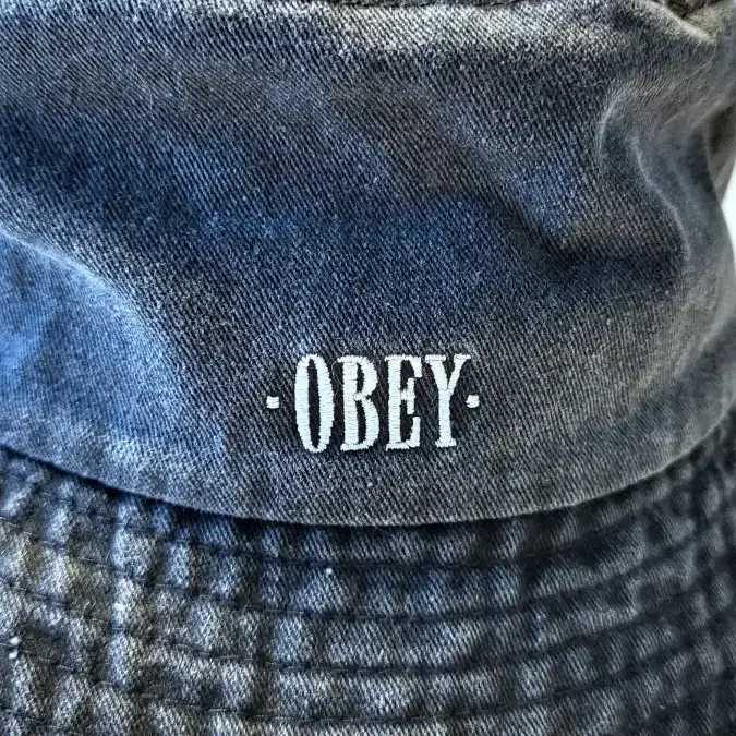 오베이 obey 워싱 버킷햇