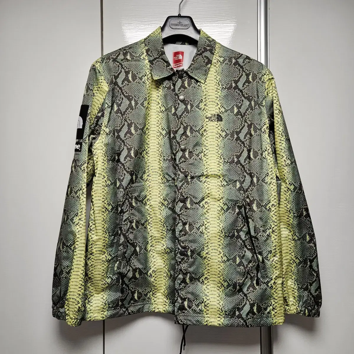 Supreme x The North Face Snakeskin Taped Seam Coach Jacket Green - 18SS