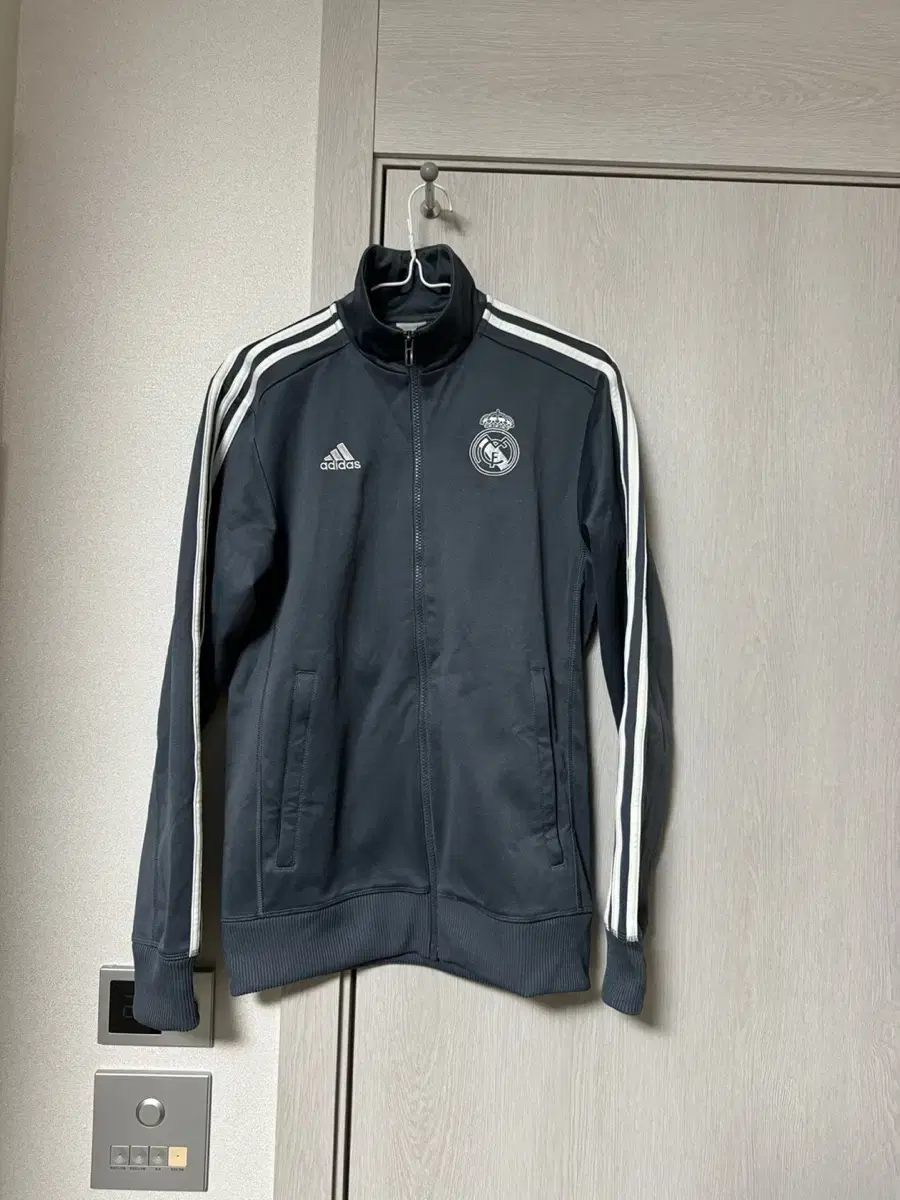 Real Madrid White/Grey Tracktop Jersey 15/16 Season (Away)