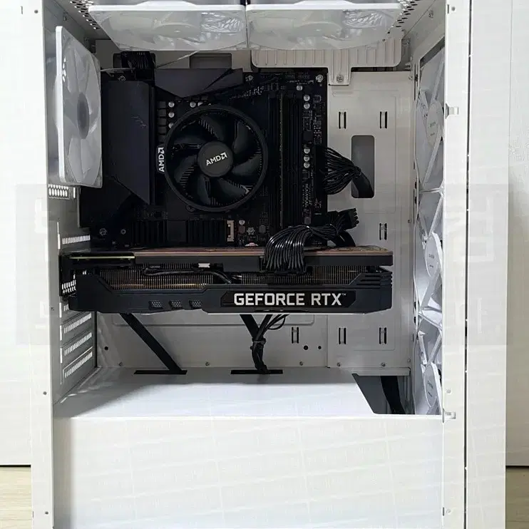 라이젠 5 및 RTX3080 게이밍 컴퓨터