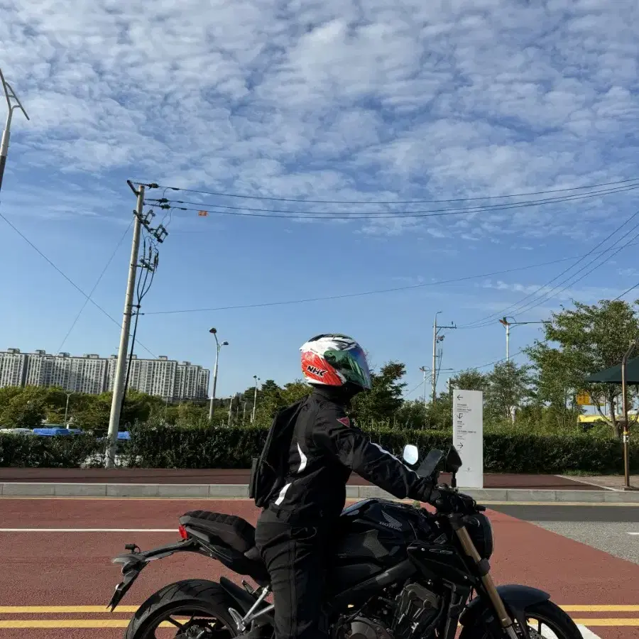 CB650R 14000km 19년식 팝니다.