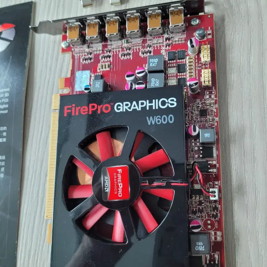 AMD firepro graphics W600 다중 디스 플레이 6 채널