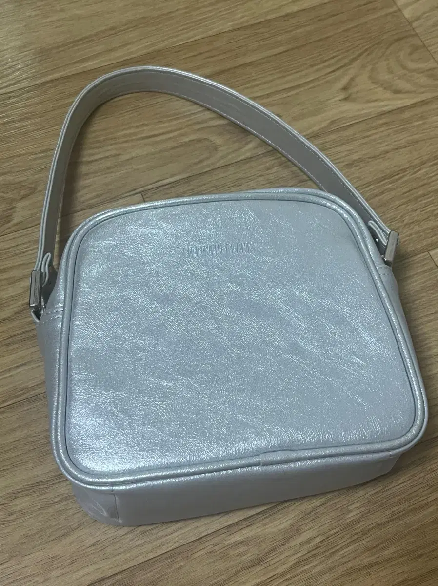 필인더블랭크 Trapezoid Mini Tote Bag (silver)