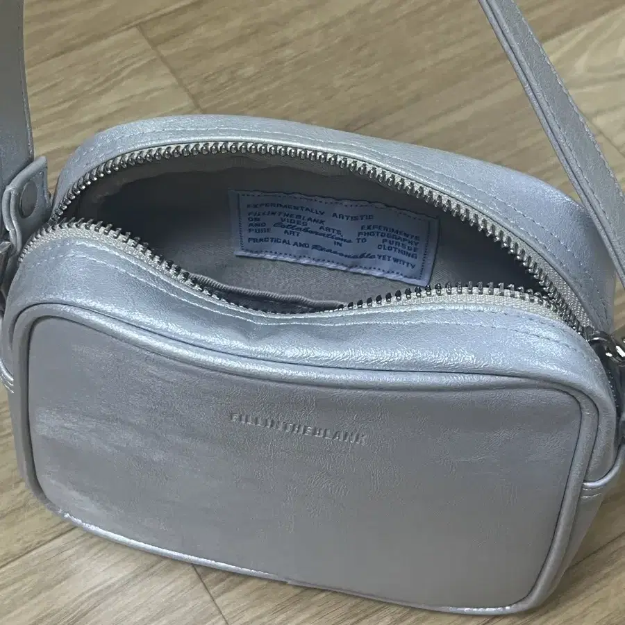 필인더블랭크 Trapezoid Mini Tote Bag (silver)