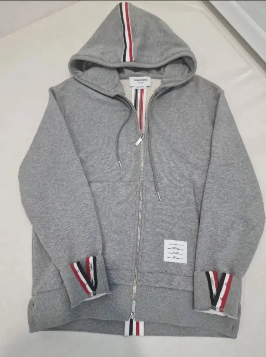 (S+) (Department Store Edition) Thom Browne White Samsun Hoodie Zip-up (2) size