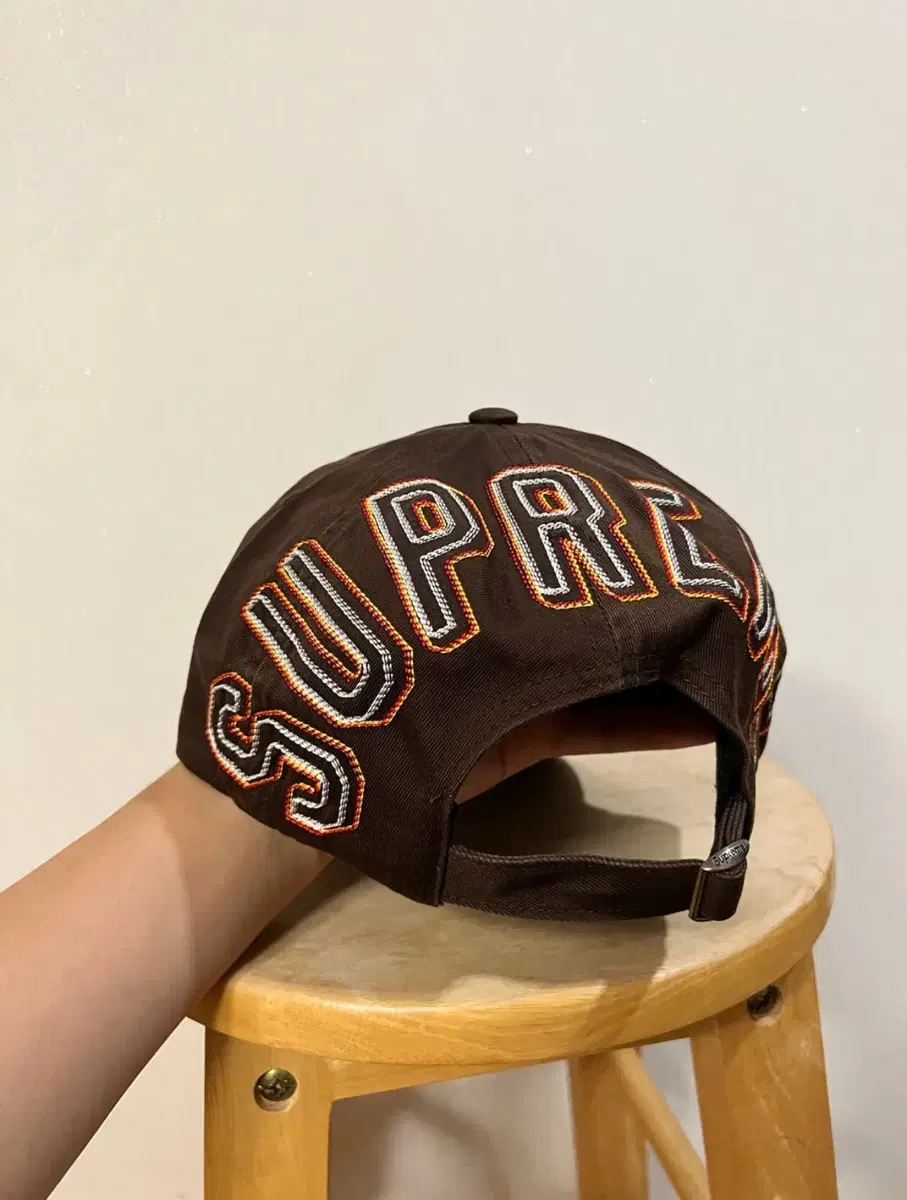 (새상품)Supreme Back Arc Brown