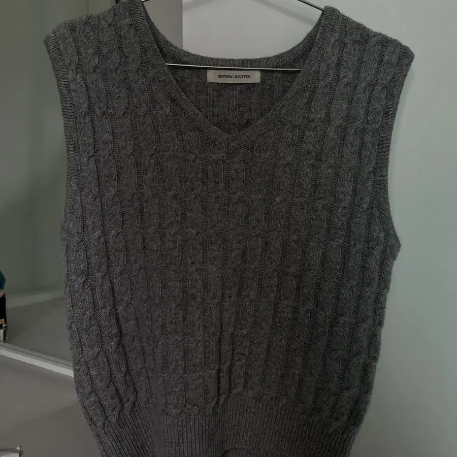 낫띵리튼 Classic cable vest