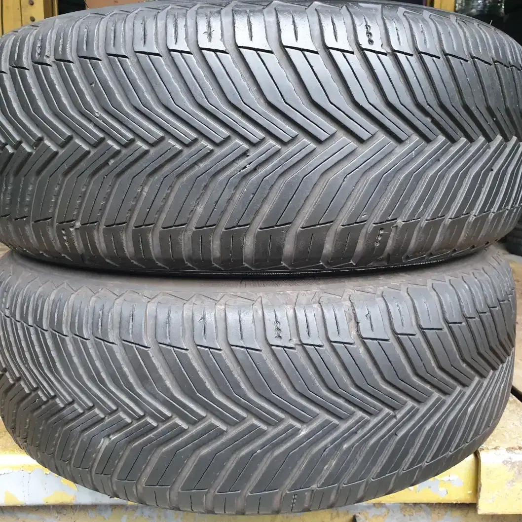 중고타이어 미쉐린타이어 크로스클라이밋2 215/55R17 98W 2본세트