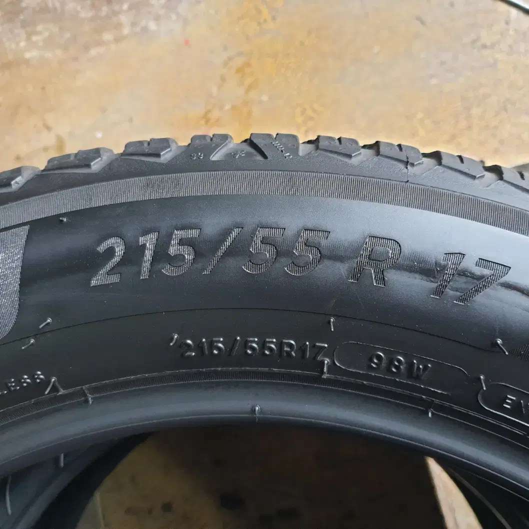 중고타이어 미쉐린타이어 크로스클라이밋2 215/55R17 98W 2본세트