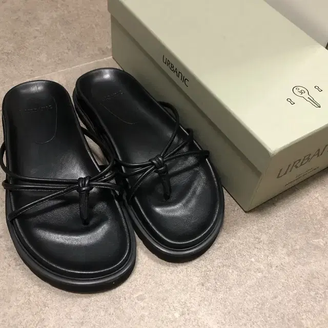 얼바닉30 솔렌느 슬리퍼 Urbanic30 Solene Slippers