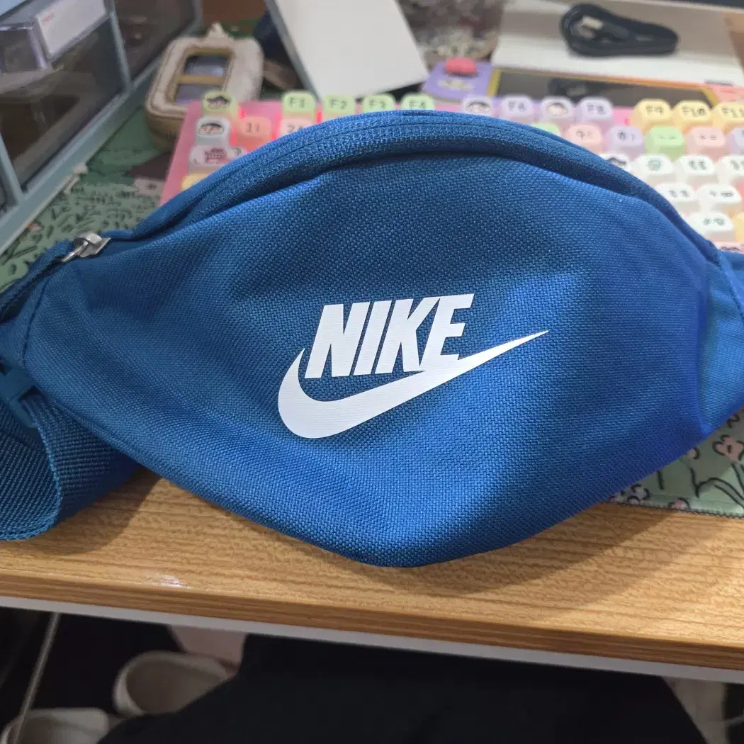 NIKE 나이키 힙색 가방! 상태 완젼 새상품!!~