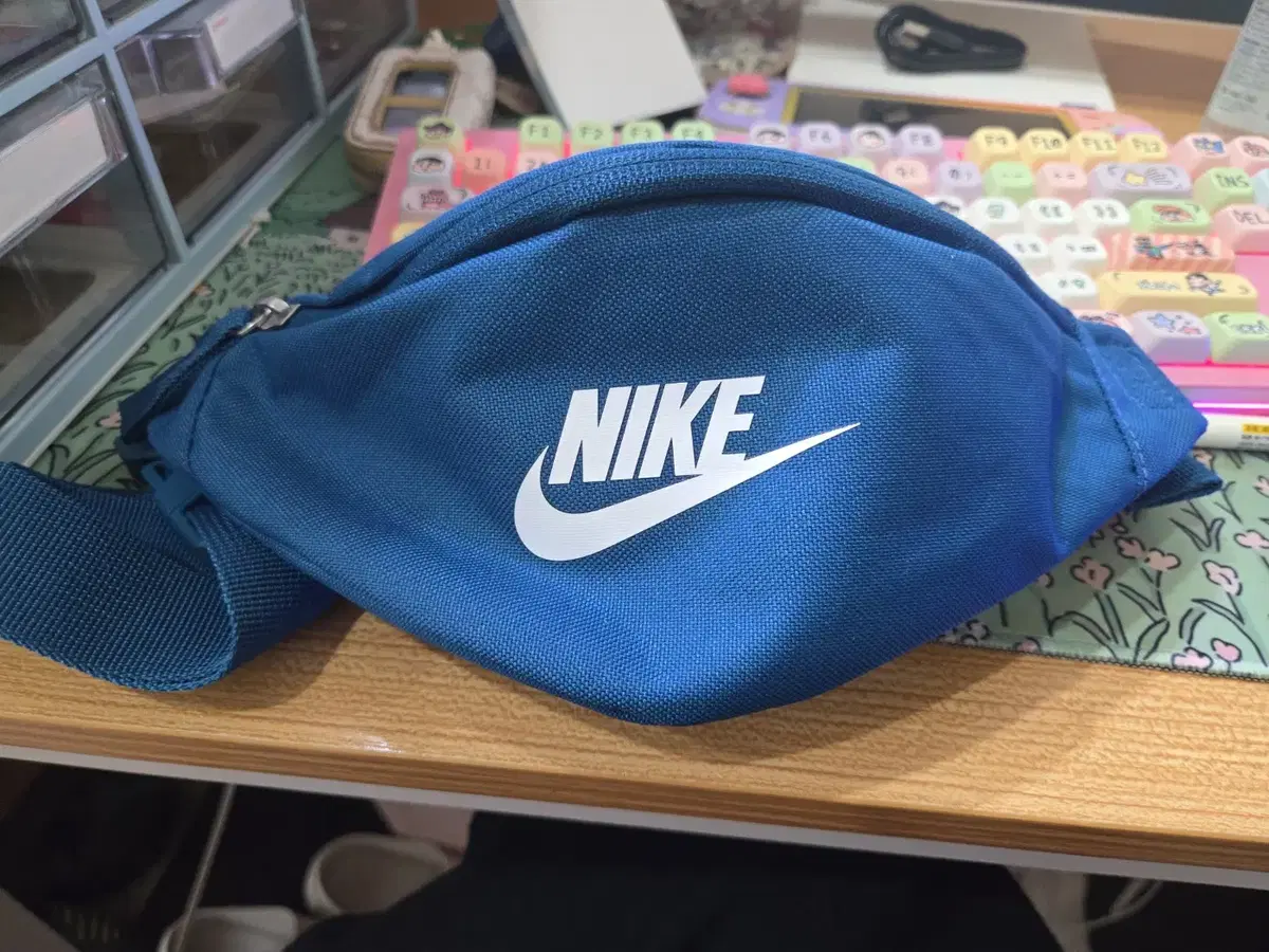 NIKE 나이키 힙색 가방! 상태 완젼 새상품!!~