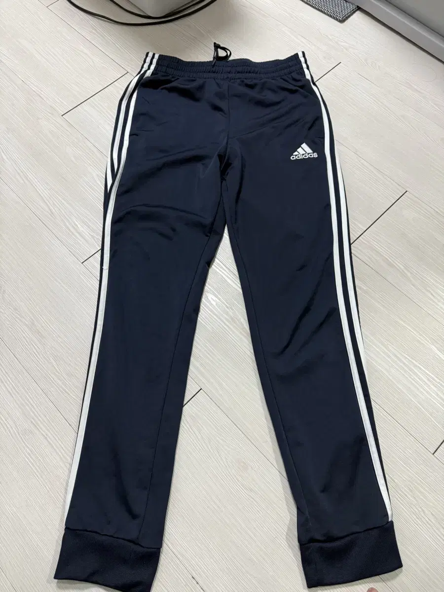 adidas Samsun jogger pants size L (32-34)