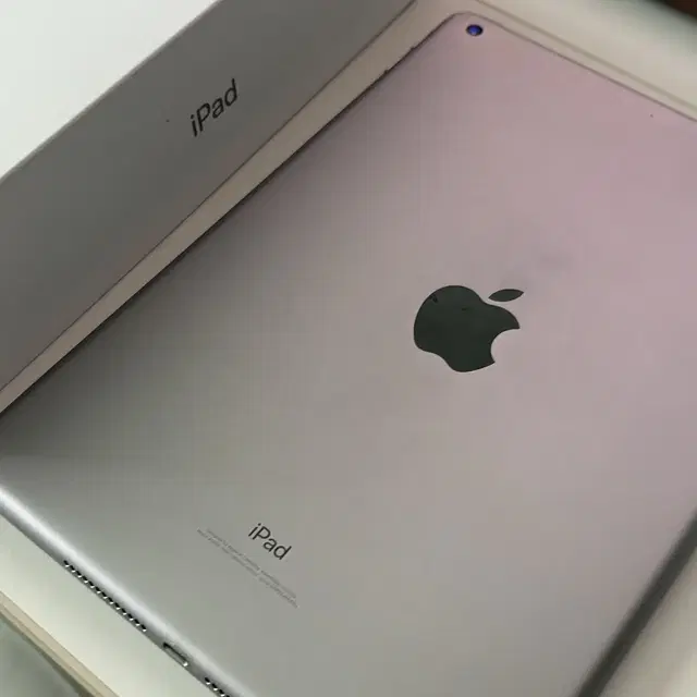 아이패드 iPad 6세대 32gb + 박스