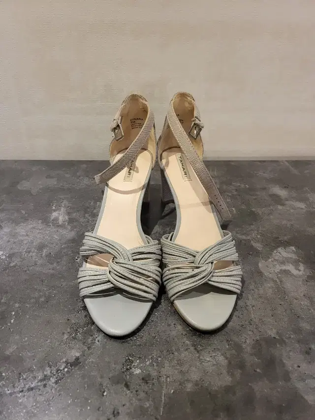 [엘리 타하리 Tahari 10만->3만] 민트 샌들 size 7 (23