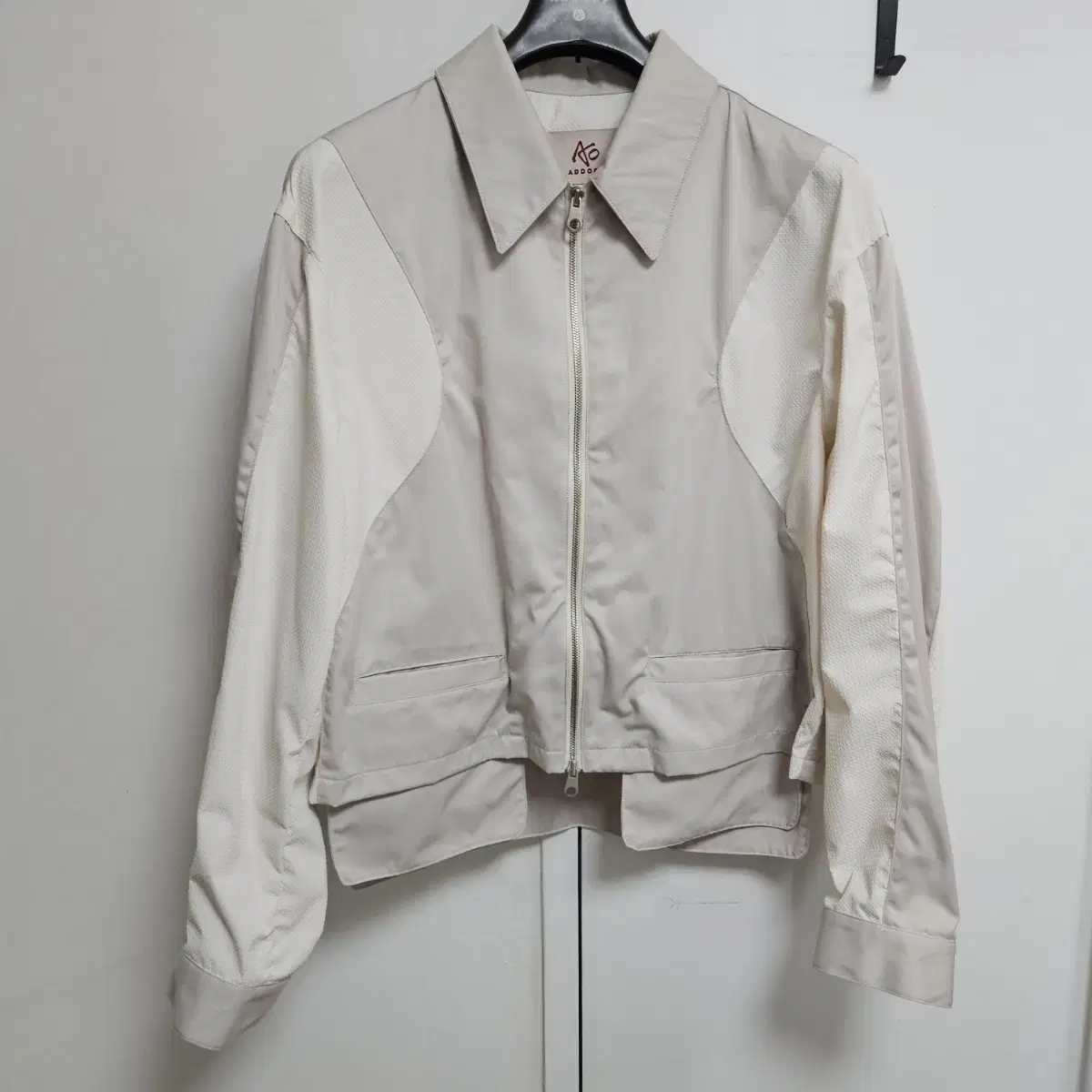 M) 애드오프 EMBO PANEL CROP JACKET IVORY