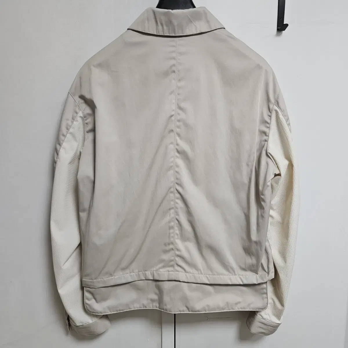 M) 애드오프 EMBO PANEL CROP JACKET IVORY