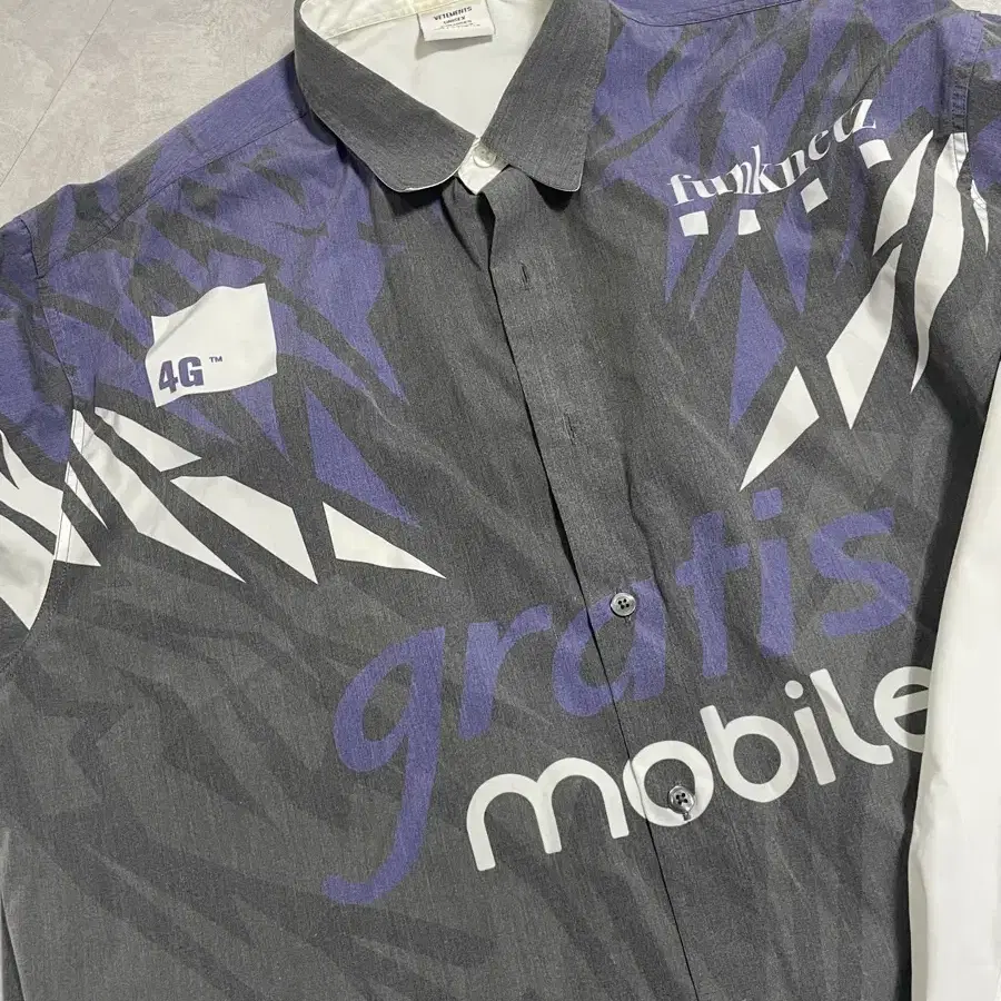 yori sports Dirty wash 5-stripe zip-up on Bunjang Global Site.