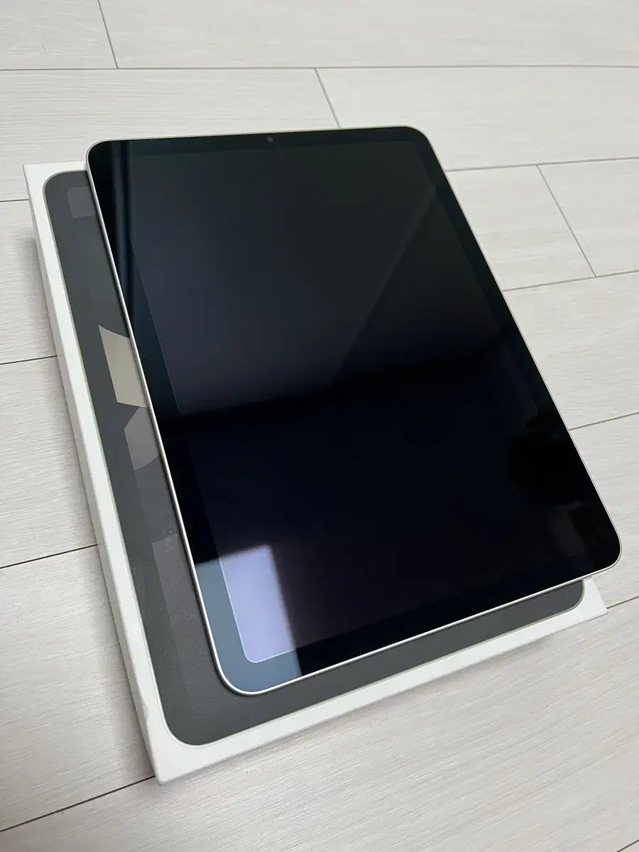 iPad Air 5th generation 64GB Starlight