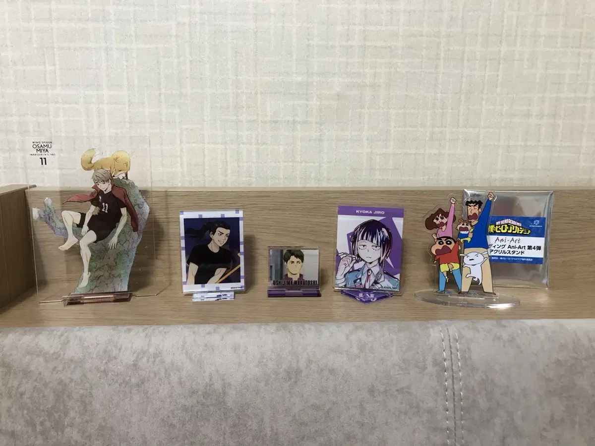 We sell haikyuu, toriben, hiroaka, and changu acrylic bulk .