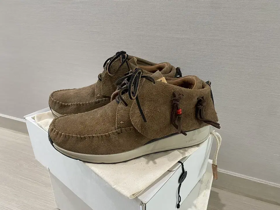 비즈빔 VISVIM FBT VEG SUEDE SAND 9.5