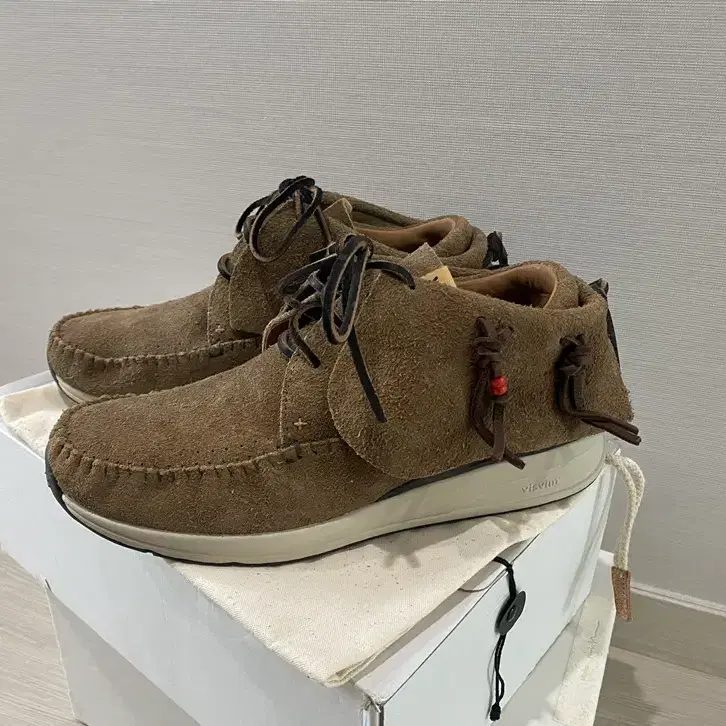 비즈빔 VISVIM FBT VEG SUEDE SAND 9.5