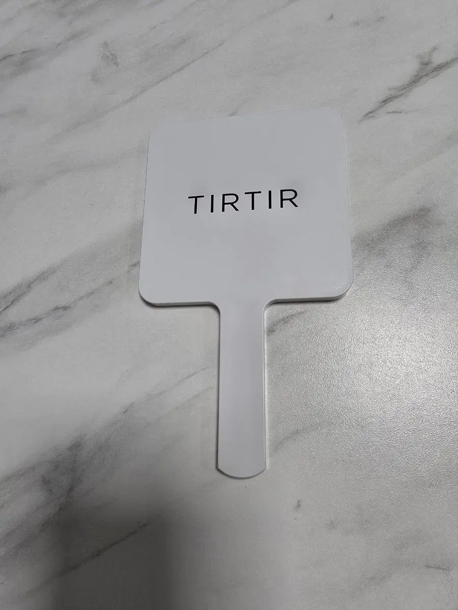 Tirtyr hand mirror