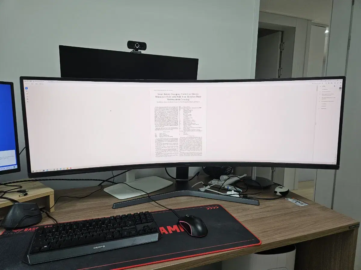 Samsung QLED Super Wide 49-inch Gaming Curved Monitor