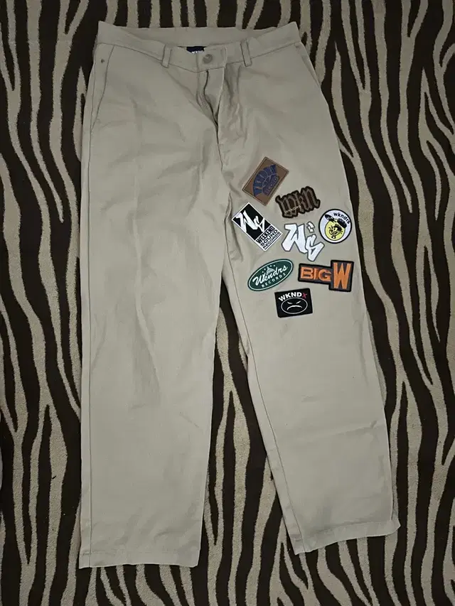 위캔더스 PATCH 4P PANTS (BEIGE) M 사이즈 팔아요