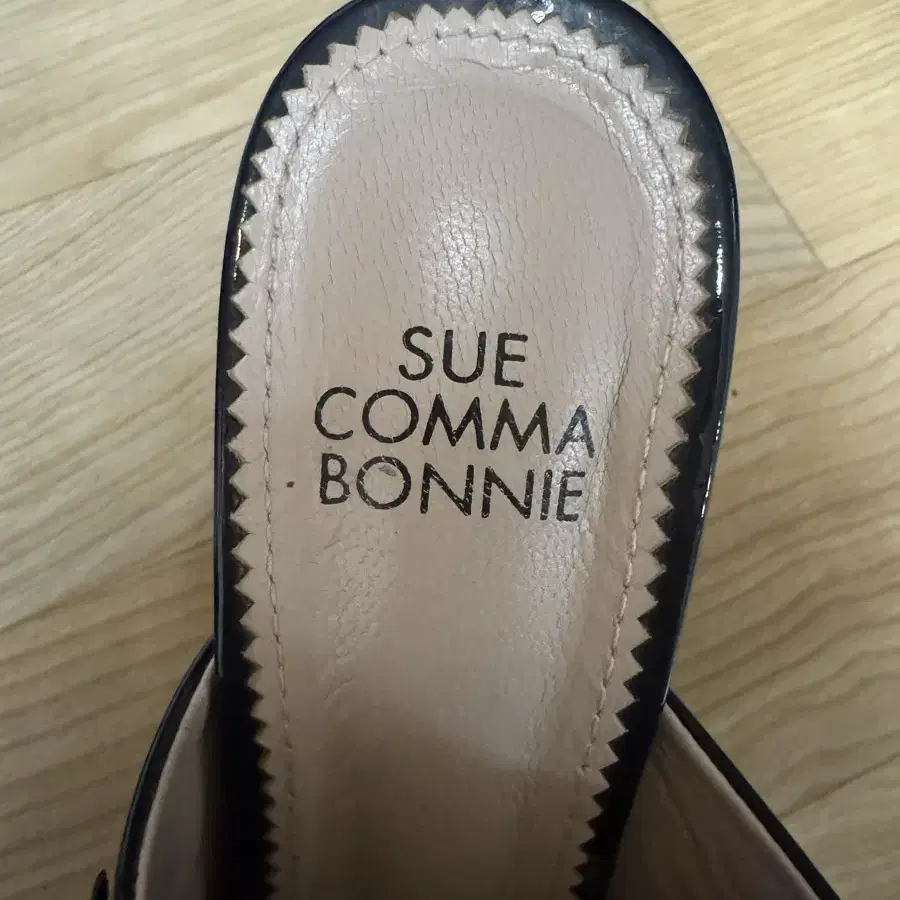 슈콤마보니 Sue comma bonnie