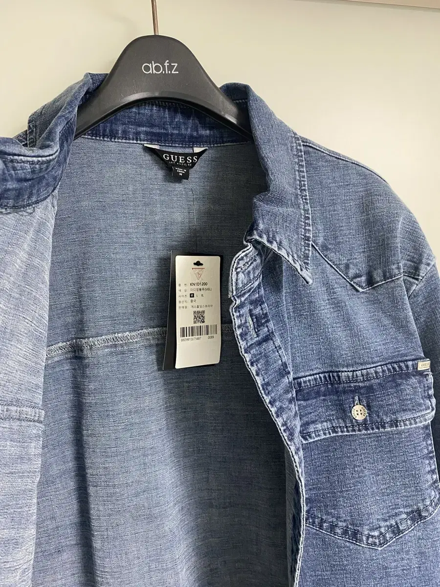 Isaacs Quick sale/ Gess denim shirt jeans size M (New)