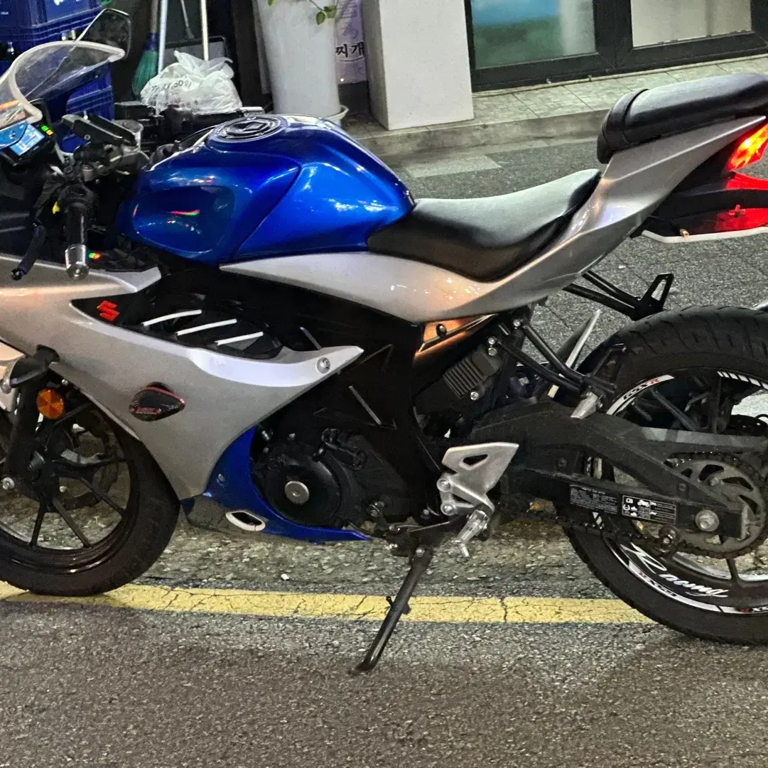 gsxr125 21년식 요시무라 급처합니다