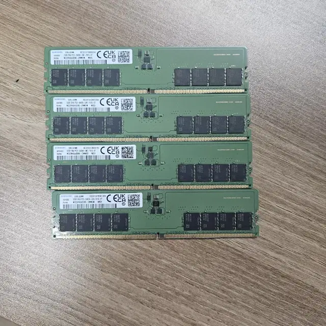 삼성 정품 데탑용 DDR5 32GB 5600 4개 팝니다