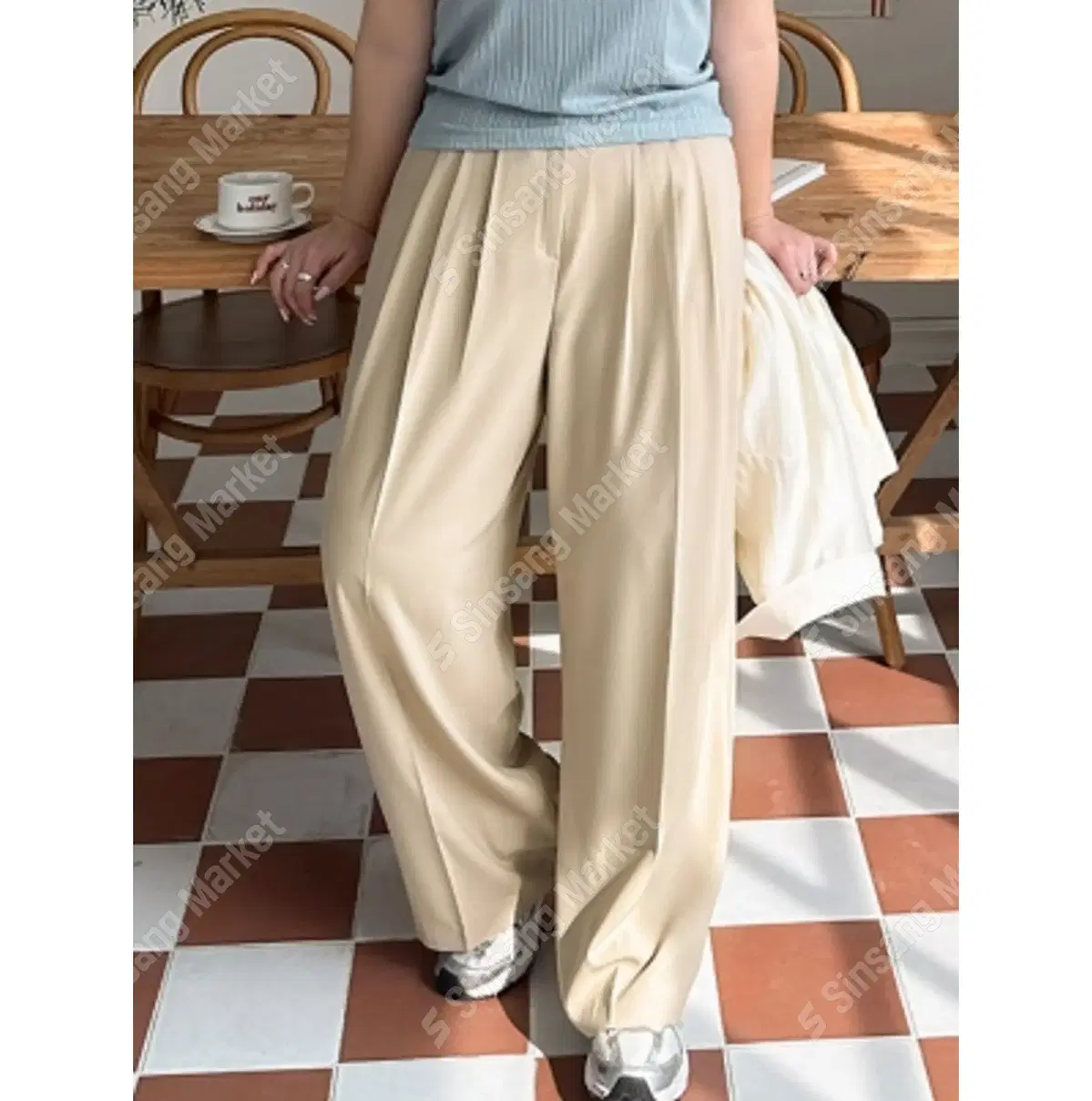 [Three-Pocket Pleated Long Wide Backed Slacks] 7867. Beige