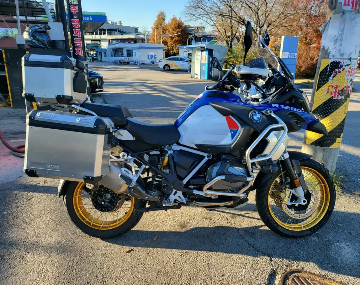 20년식 BMW R1250GS ADV HP랠리버전 판매합니다.