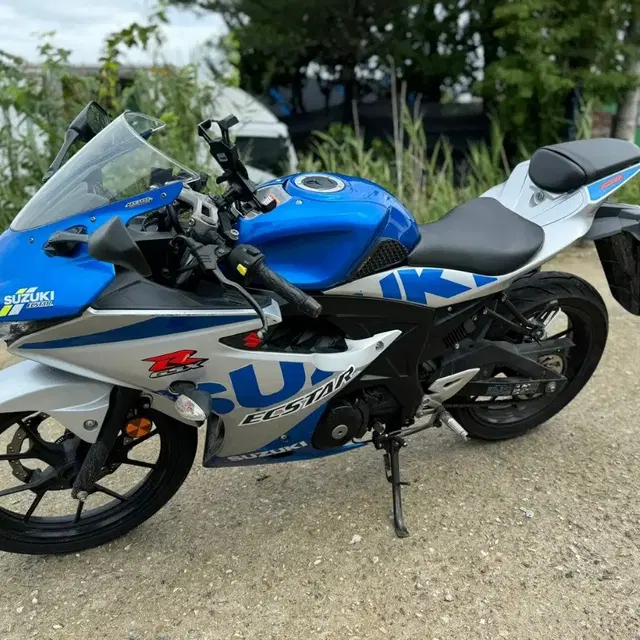 스즈키 gsx-r125 21년식 스페셜카울 판매합니다