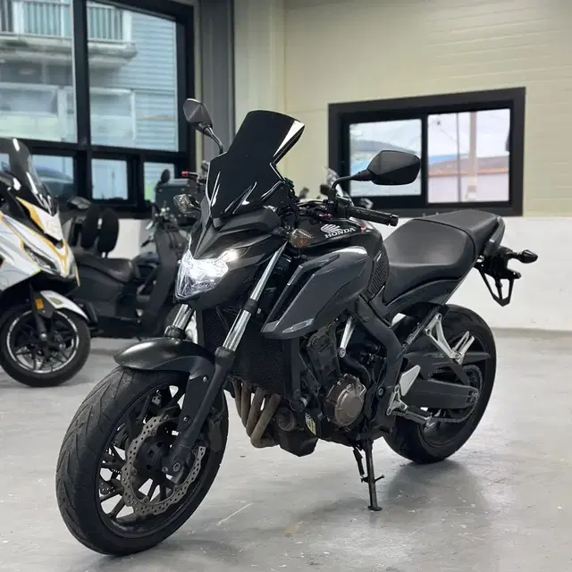 17년식 혼다 CB650F 2만Km 깔끔한 차량 판매합니다.