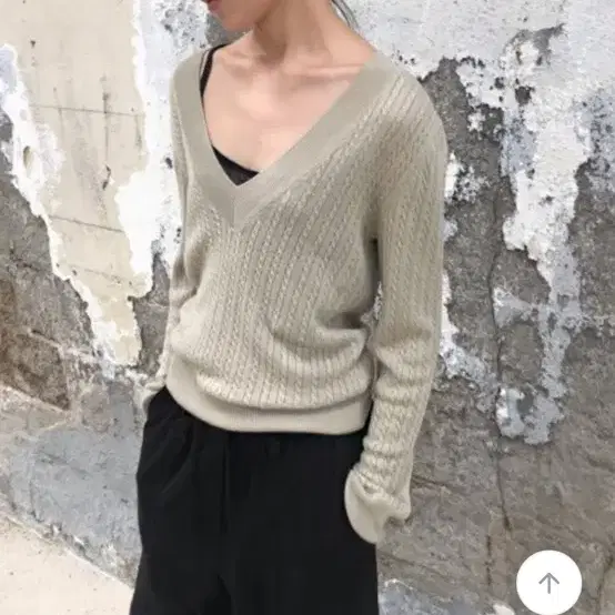 더무이|르누아 V neck soft cable knit