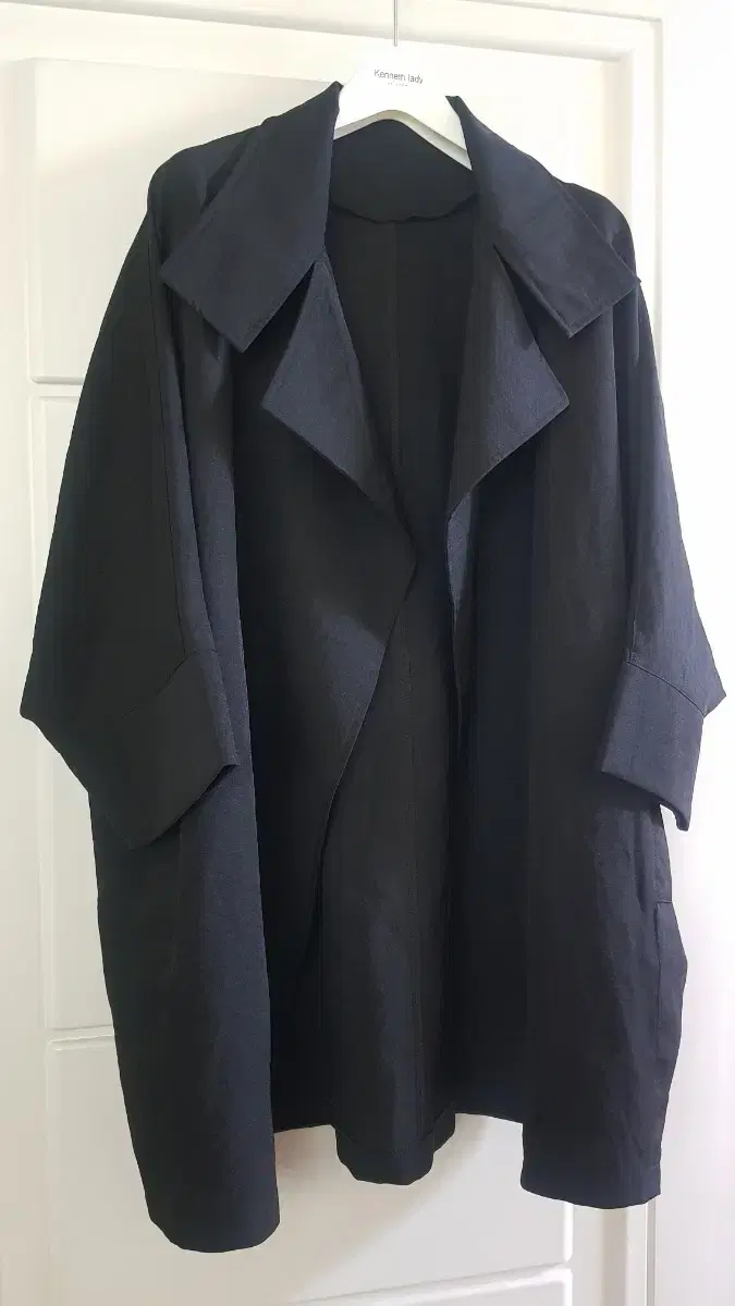 Black loose-fitting inter-seasonal coat long jacket