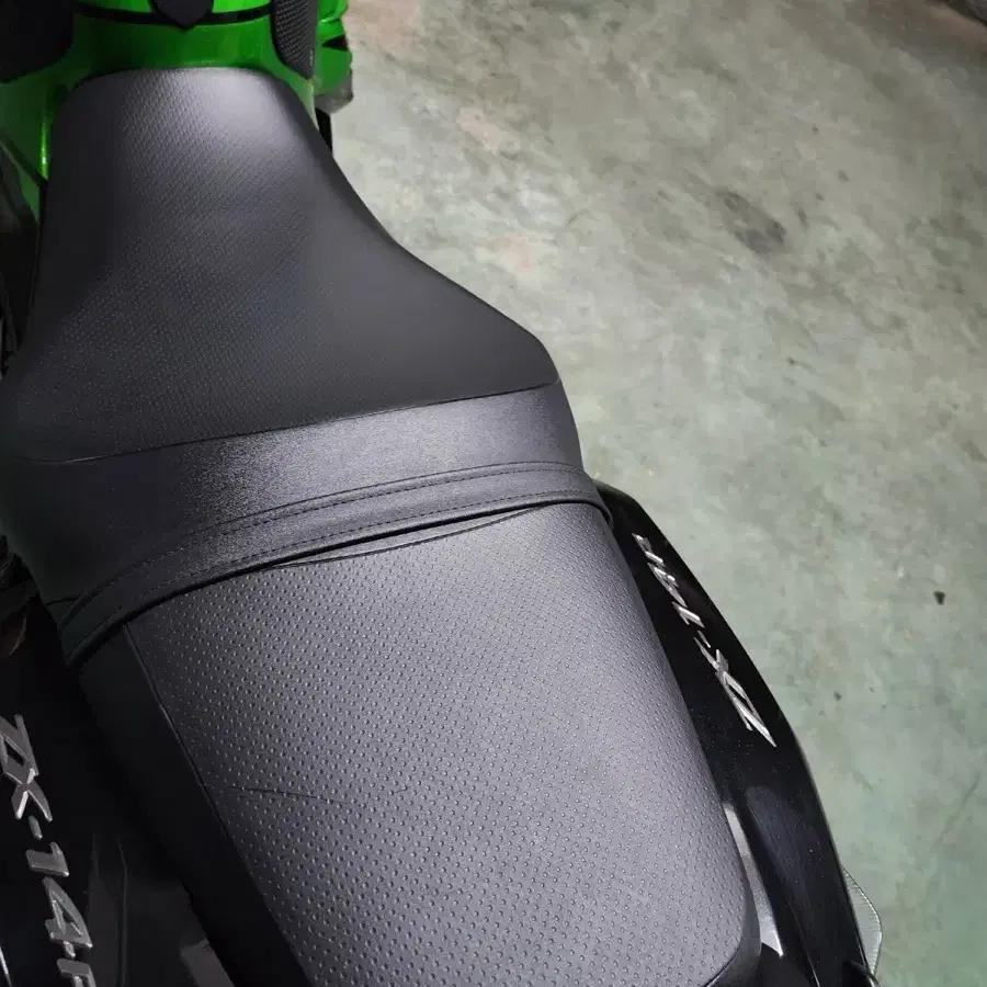 2020년식 가와사키 zx-14r 올린즈 에디션 짧은 키로수