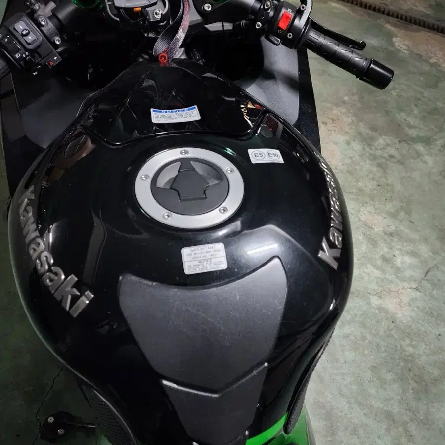 2020년식 가와사키 zx-14r 올린즈 에디션 짧은 키로수