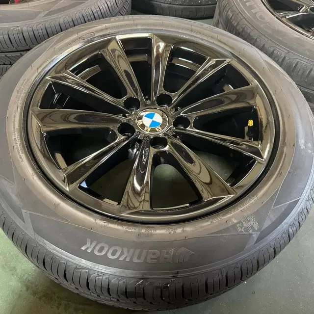 BMW 5시리즈 520d 17인치 휠타이어 판매합니다.