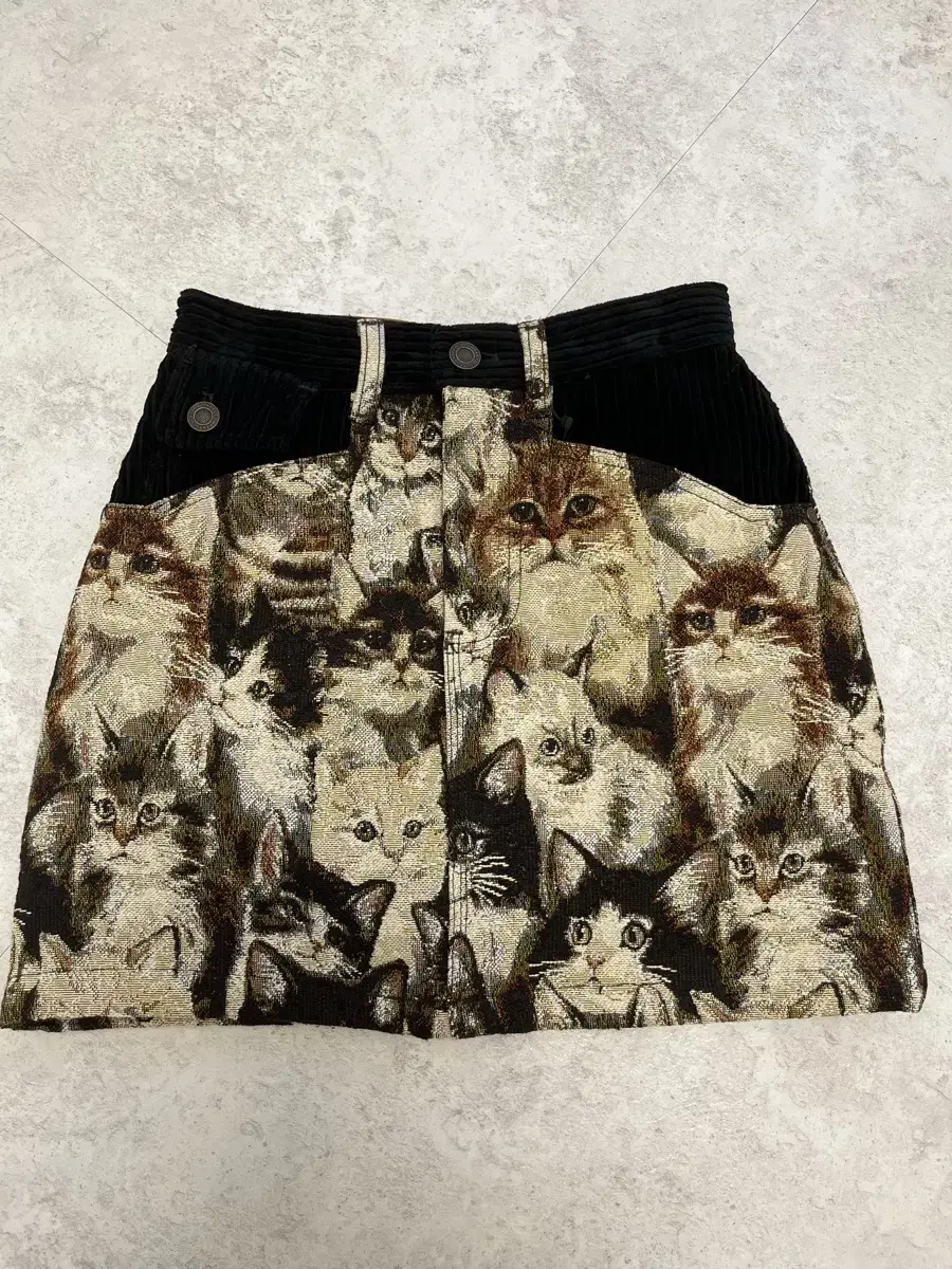 스컬프터 furry friends carpet skirt