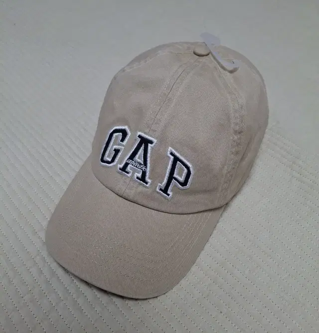 GAP 갭 베이지 볼캡