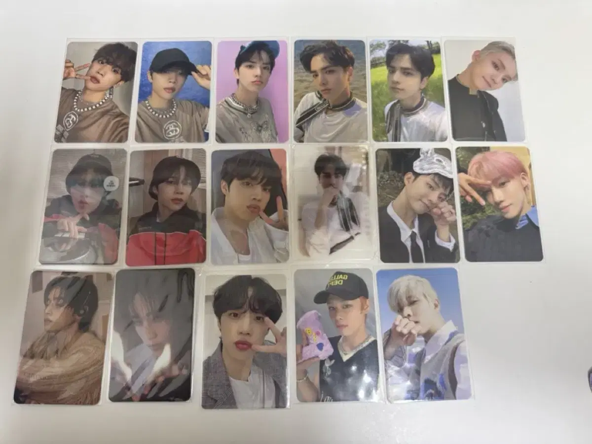 The Boyz photocard I'm wtsinging it, it's going on sale so sell it cheap!